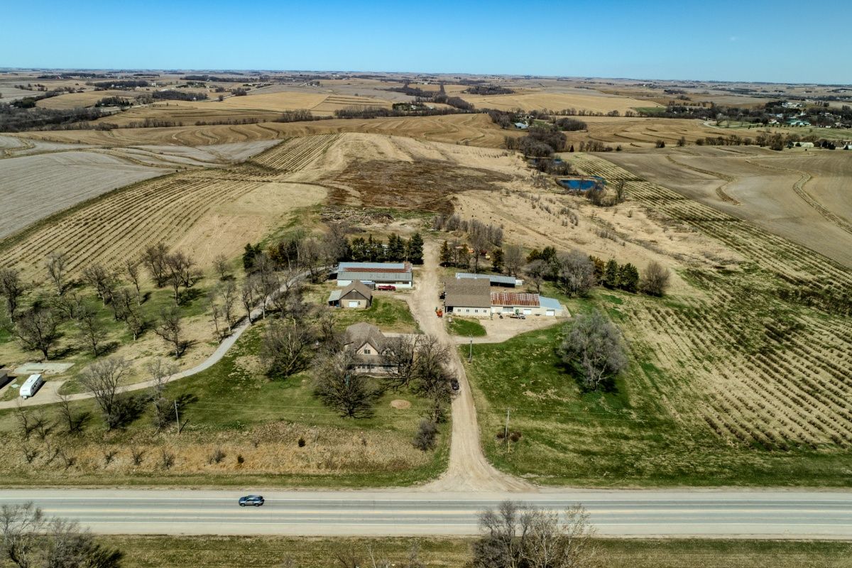 19640 Pawnee Rd, Bennington, NE 68007